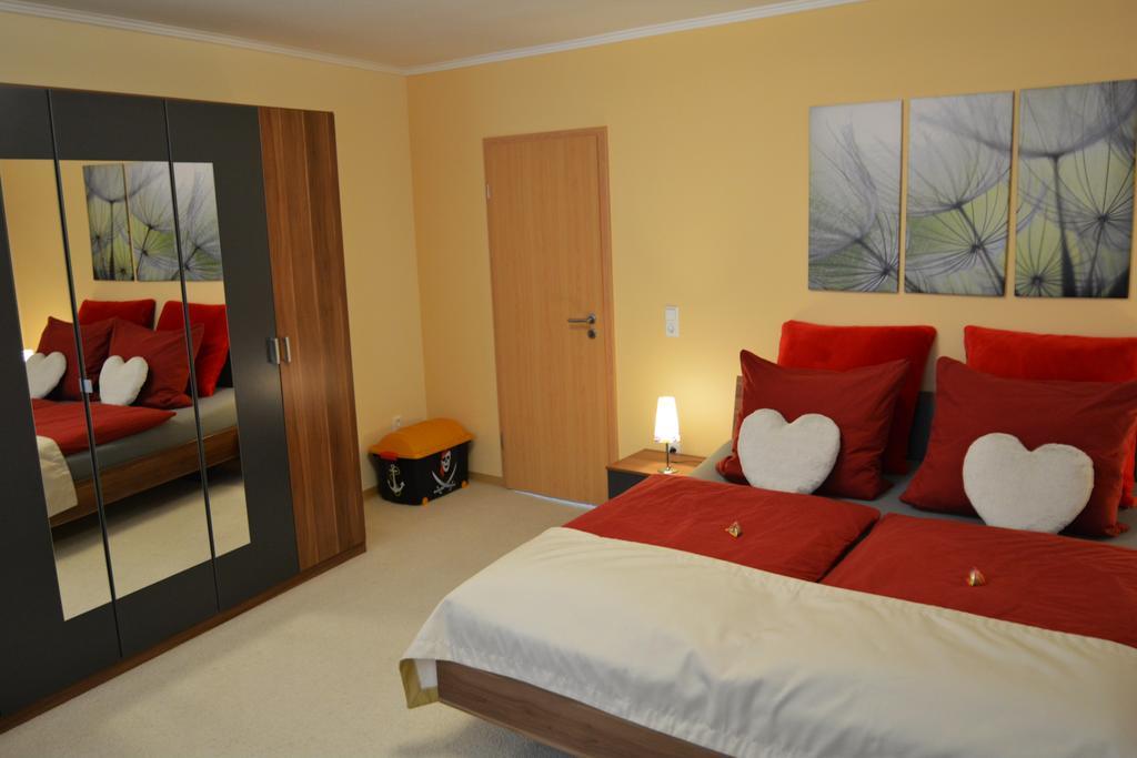 נאומבורג Ferienwohnung Domschatz מראה חיצוני תמונה
